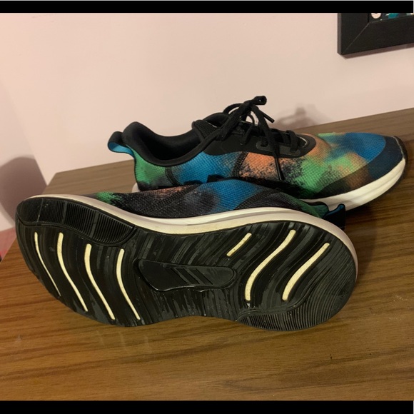 Barely worn size 6Y Adidas gym shoes - Picture 5 of 5